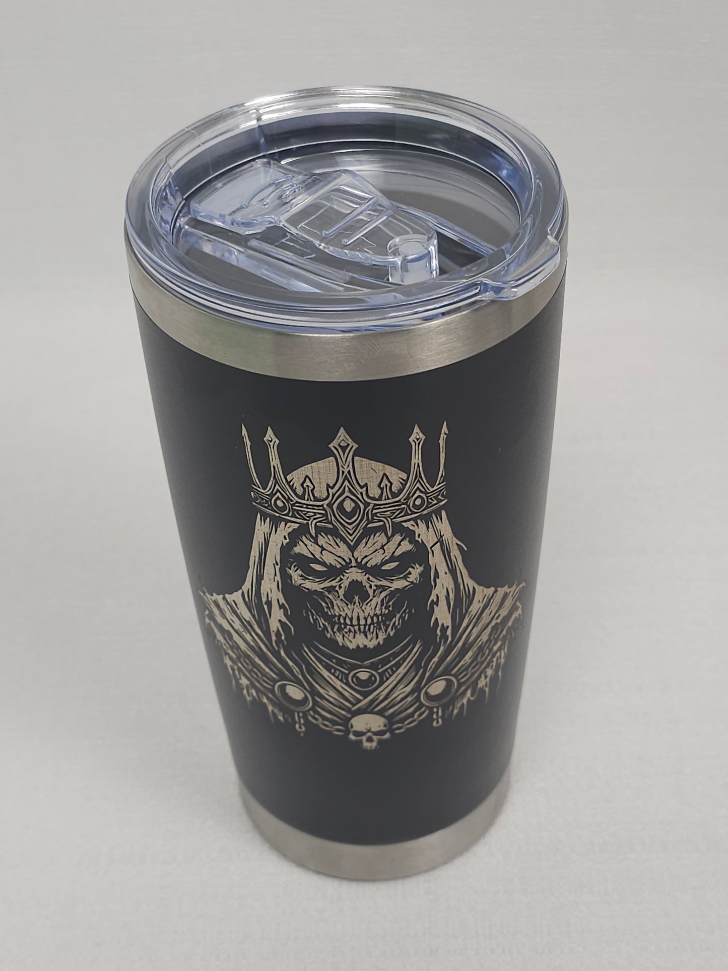 20 oz Tumbler with Undead Skeleton King Design – Dark Fantasy Drinkware