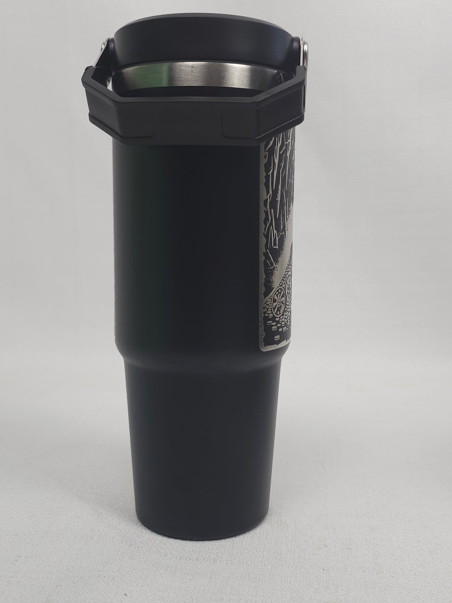 30 oz Tumbler with Dragon Sleeping on a Horde of Gold – Fantasy-Inspired Drinkware